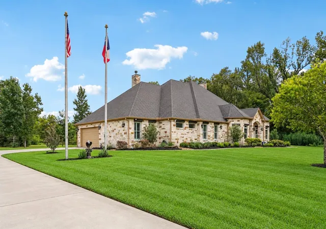 Photo 2 of Sale Pending at 20300 Crosby Eastgate Rd, Crosby, TX 77532 | MLS# 54809716 | Listing updated on 2026-10-06