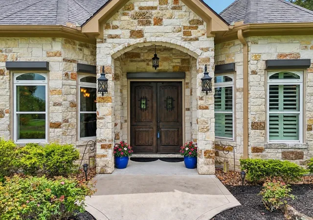 Photo 3 of Sale Pending at 20300 Crosby Eastgate Rd, Crosby, TX 77532 | MLS# 54809716 | Listing updated on 2026-10-06