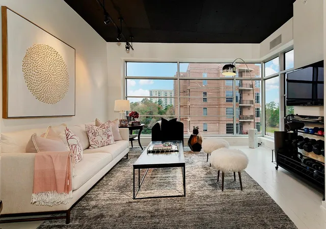 Listing Photo 5 - Condo for sale in building located at 1 Waterway Ct, The Woodlands, TX 77380 - Unit #5-B