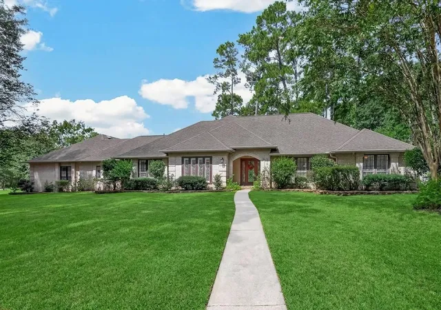 Photo 2 of Single family home for sale at 1650 White Oak Crk Dr, Conroe, TX 77304 | MLS# 67010327 | Listing updated on 2026-10-08