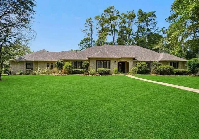 Photo 3 of Single family home for sale at 1650 White Oak Crk Dr, Conroe, TX 77304 | MLS# 67010327 | Listing updated on 2026-10-08