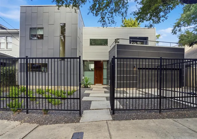 Photo 2 of Single family home for sale at 2412 Helena St, Houston, TX 77006 | MLS# 82474501 | Listing updated on 2026-10-09