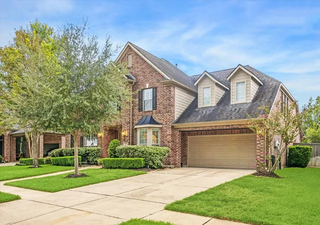 Photo 3 of Single family home for sale at 7922 Emerald Hvn Dr, Sugar Land, TX 77479 | MLS# 37180793 | Listing updated on 2026-10-07