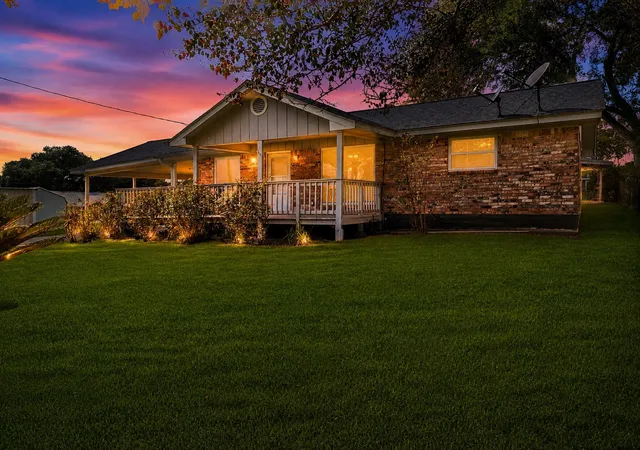 Photo 2 of Single family home for sale at 300 Fishermans Bnd Dr, Pointblank, TX 77364 | MLS# 57615829 | Listing updated on 2026-09-06