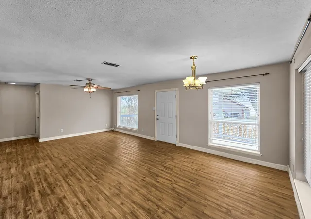Photo 4 of Single family home for sale at 300 Fishermans Bnd Dr, Pointblank, TX 77364 | MLS# 57615829 | Listing updated on 2026-09-06