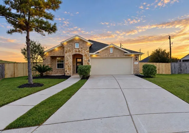 Photo 1 of Single family home for sale at 1982 Shim Ball Way, Houston, TX 77089 | MLS# 95015900 | Listing updated on 2026-09-23