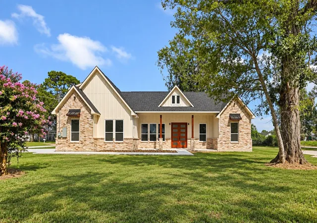 Photo 1 of Single family home for sale at 1302 Lamar St, Liberty, TX 77575 | MLS# 30986141 | Listing updated on 2026-10-03