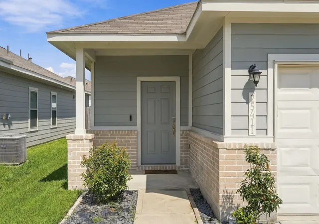 Photo 4 of Single family home for sale at 25411 Northpark Lake Dr, Porter, TX 77365 | MLS# 18288406 | Listing updated on 2026-10-08