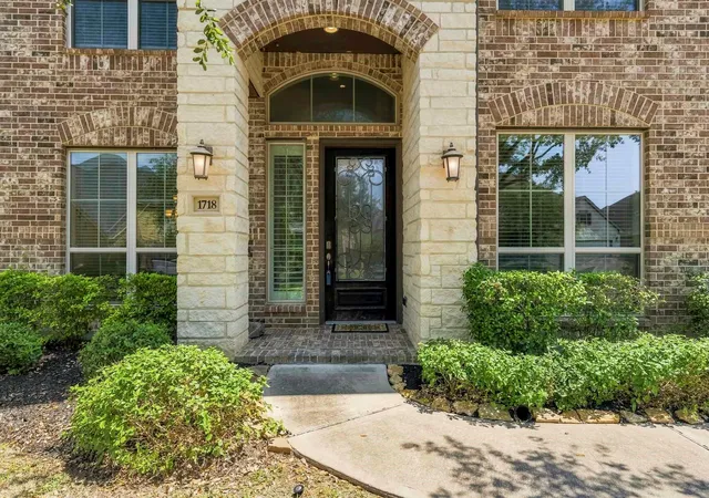 Photo 2 of Single family home for sale at 1718 Tonkawa Trl, Katy, TX 77493 | MLS# 10932050 | Listing updated on 2026-10-06