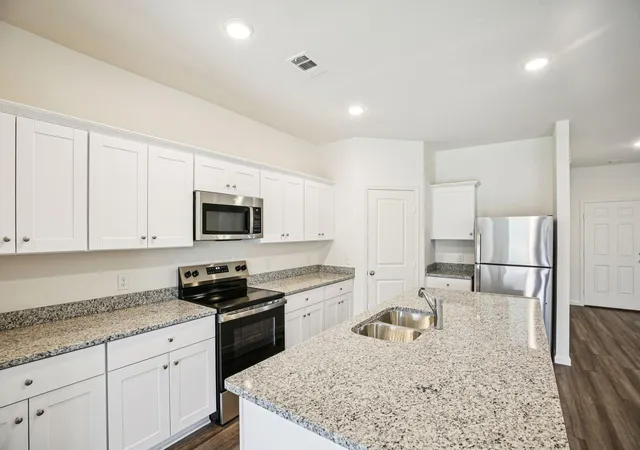 Photo 3 of Single family home for sale at 7719 Enchanted Pearl Dr, Angleton, TX 77515 | MLS# 76964269 | Listing updated on 2026-09-21