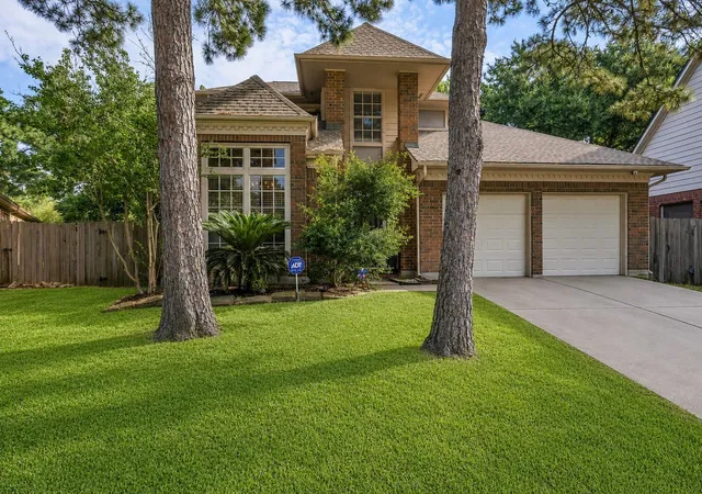 Photo 3 of Sale Pending at 7543 Basswood Forest Ct, Houston, TX 77095 | MLS# 9760161 | Listing updated on 2026-09-15