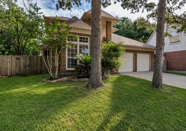 Photo 3 of Sale Pending at 7543 Basswood Forest Ct, Houston, TX 77095 | MLS# 9760161 | Listing updated on 2026-09-15