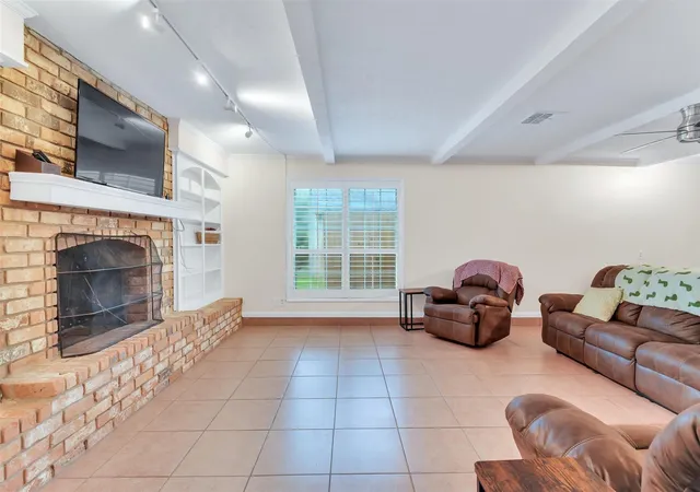 Photo 4 of Single family home for sale at 9107 Mauna Loa Ln, Houston, TX 77040 | MLS# 10314693 | Listing updated on 2026-09-18