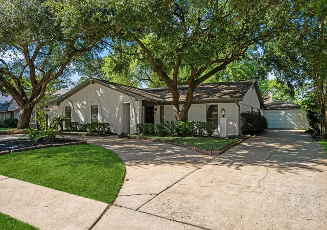 Photo 1 of Single family home for sale at 1110 Cheshire Ln, Houston, TX 77018 | MLS# 82667933 | Listing updated on 2026-09-20