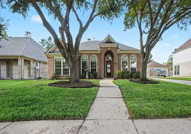 Photo 2 of Single family home for sale at 2892 Morning Pond Ln, Dickinson, TX 77539 | MLS# 82059243 | Listing updated on 2026-10-06