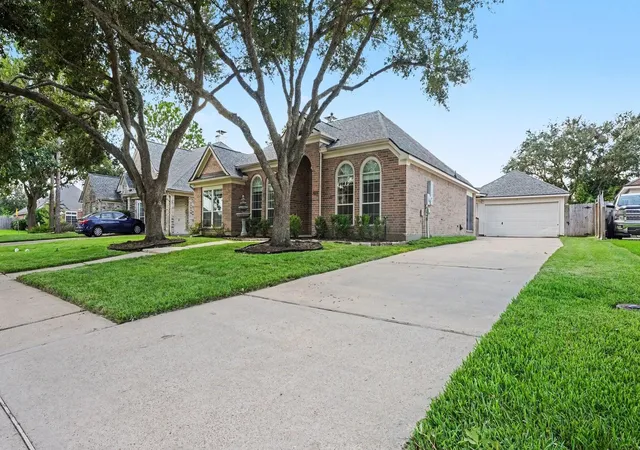 Photo 3 of Single family home for sale at 2892 Morning Pond Ln, Dickinson, TX 77539 | MLS# 82059243 | Listing updated on 2026-10-06