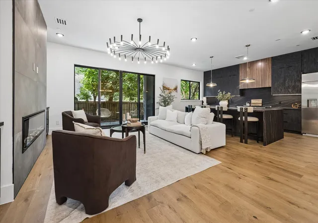 Photo 4 of Single family home for sale at 4629 Pine St, Bellaire, TX 77401 | MLS# 8582983 | Listing updated on 2026-09-20