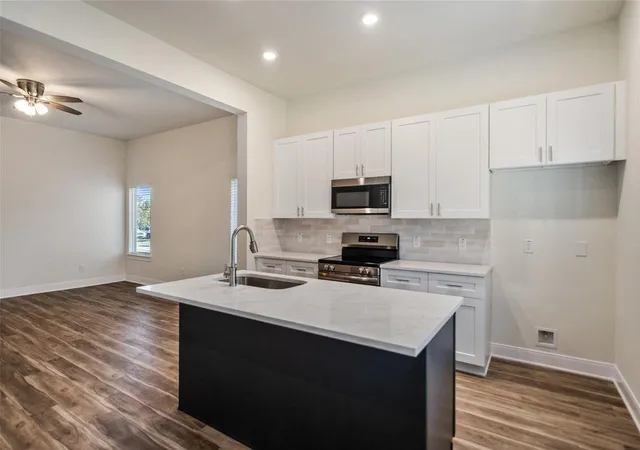Photo 3 of Single family home for sale at 408 W Marlin St, Willis, TX 77378 | MLS# 84855015 | Listing updated on 2026-09-23