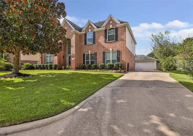 Photo 2 of Single family home for sale at 19807 Clear Glen Dr, Humble, TX 77346 | MLS# 25033177 | Listing updated on 2026-09-16