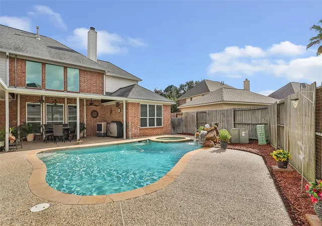 Photo 3 of Single family home for sale at 19807 Clear Glen Dr, Humble, TX 77346 | MLS# 25033177 | Listing updated on 2026-09-16