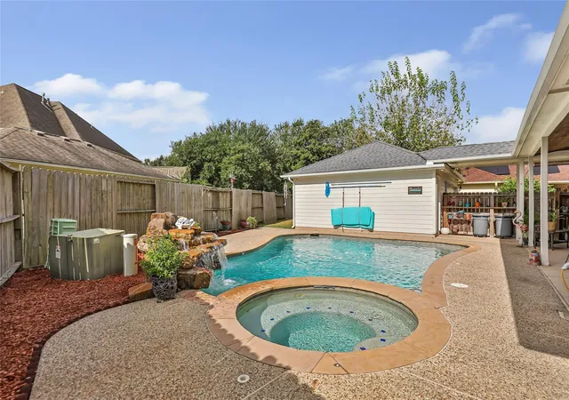 Photo 3 of Single family home for sale at 19807 Clear Glen Dr, Humble, TX 77346 | MLS# 25033177 | Listing updated on 2026-09-16