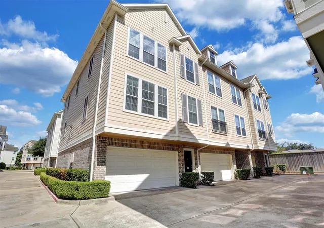 Photo 3 of Townhouse for sale at 3001 Murworth Dr #404, Houston, TX 77025 | MLS# 93589772 | Listing updated on 2026-09-23