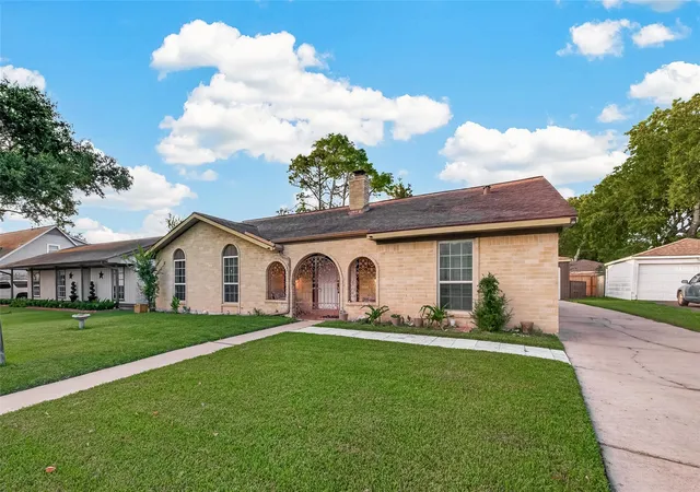Photo 3 of Single family home for sale at 12302 Meadowdale Dr, Meadows Place, TX 77477 | MLS# 70231323 | Listing updated on 2026-09-19