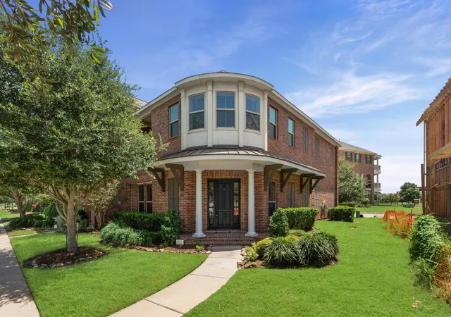 Photo 3 of Townhouse for sale at 118 Stadium Dr, Sugar Land, TX 77498 | MLS# 94061572 | Listing updated on 2026-10-08