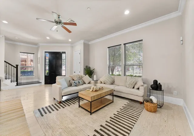 Photo 4 of Townhouse for sale at 118 Stadium Dr, Sugar Land, TX 77498 | MLS# 94061572 | Listing updated on 2026-10-08