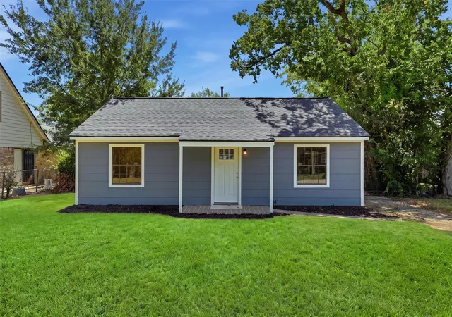 Photo 2 of Single family home for sale at 7038 Gillen St, Houston, TX 77087 | MLS# 55390079 | Listing updated on 2026-09-16