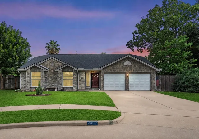 Photo 2 of Sale Pending at 2418 Pebbledowne Cir, Sugar Land, TX 77478 | MLS# 72759938 | Listing updated on 2026-09-16