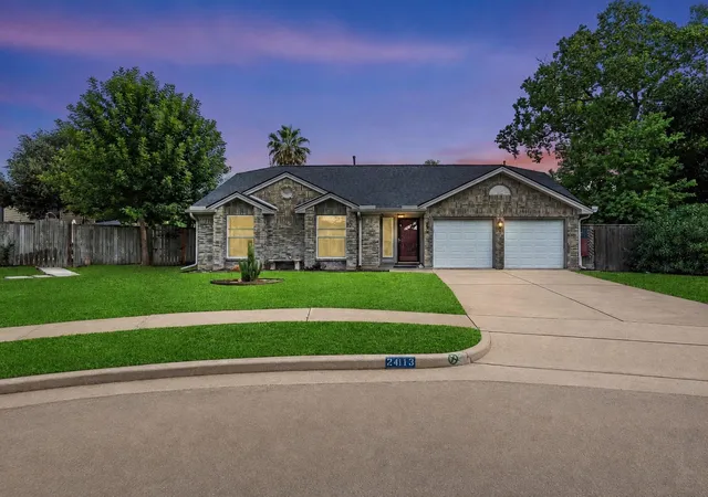 Photo 3 of Sale Pending at 2418 Pebbledowne Cir, Sugar Land, TX 77478 | MLS# 72759938 | Listing updated on 2026-09-16