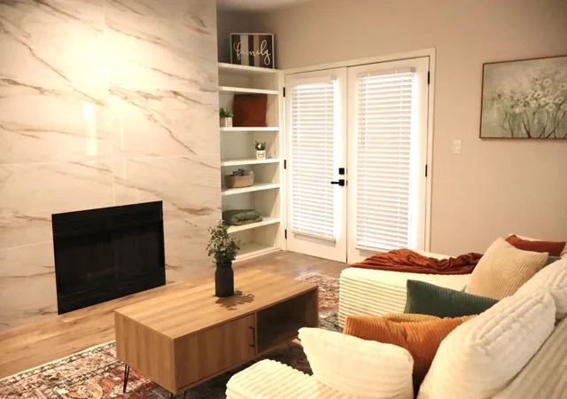 Listing Photo 4 - Condo for sale in building located at 4900 Floyd St, Houston, TX 77007 - Unit #10