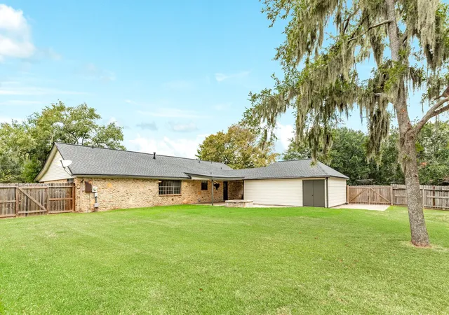 Photo 4 of Single family home for sale at 436 Huckleberry Dr, Lake Jackson, TX 77566 | MLS# 84442934 | Listing updated on 2026-09-19