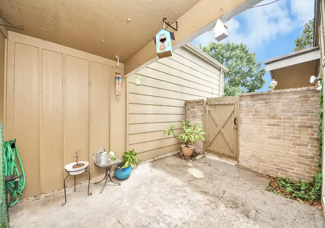 Photo 3 of Townhouse for sale at 6142 W Airport Blvd #15, Houston, TX 77035 | MLS# 5510567 | Listing updated on 2026-09-07