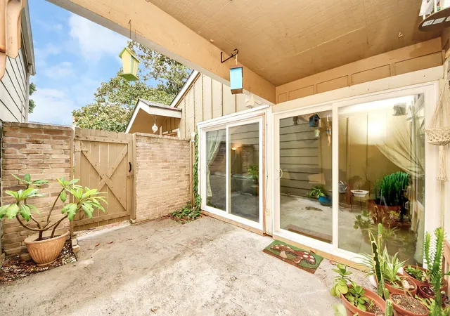 Photo 4 of Townhouse for sale at 6142 W Airport Blvd #15, Houston, TX 77035 | MLS# 5510567 | Listing updated on 2026-09-07