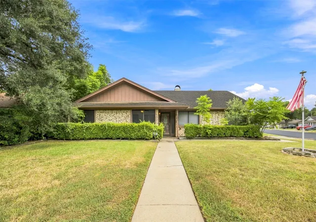 Photo 1 of Sale Pending at 201 Yuma Dr, Victoria, TX 77904 | MLS# 35453703 | Listing updated on 2026-09-23