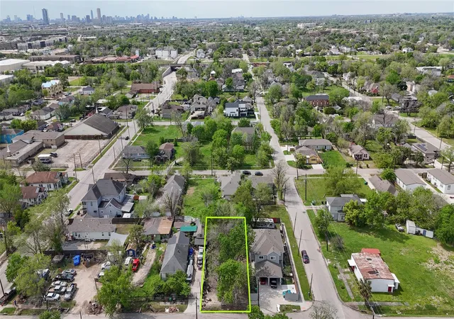 Photo 2 of Land for sale at 1917 Davis St, Houston, TX 77026 | MLS# 70143012 | Listing updated on 2026-09-22