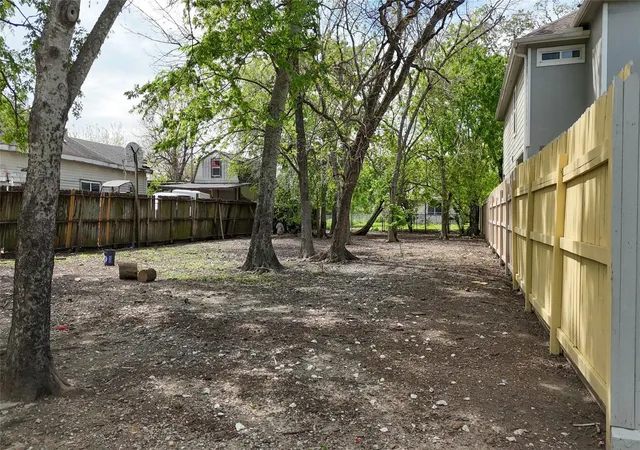 Photo 3 of Land for sale at 1917 Davis St, Houston, TX 77026 | MLS# 70143012 | Listing updated on 2026-09-22