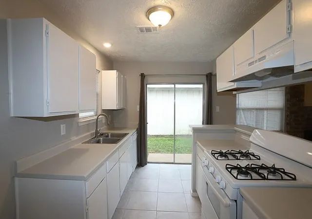 Photo 4 of Sale Pending at 4817 Redbud Dr, Rosenberg, TX 77471 | MLS# 72821016 | Listing updated on 2026-10-02