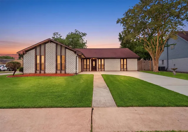Photo 2 of Single family home for sale at 11534 Sagepark Ln, Houston, TX 77089 | MLS# 57866503 | Listing updated on 2026-09-11