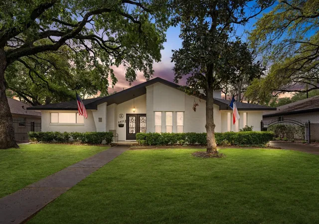 Photo 3 of Single family home for sale at 5511 Queensloch Dr, Houston, TX 77096 | MLS# 11843388 | Listing updated on 2026-09-12