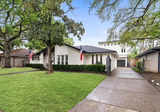 Photo 3 of Single family home for sale at 5511 Queensloch Dr, Houston, TX 77096 | MLS# 11843388 | Listing updated on 2026-09-12