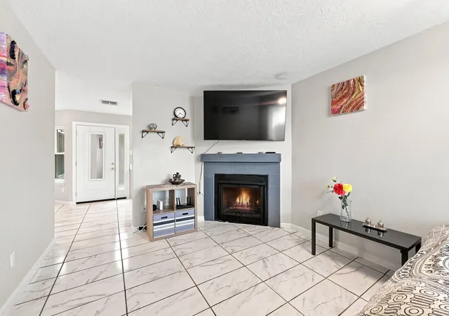 Listing Photo 5 - Condo for sale in building located at 1714 Good Day Dr, Missouri City, TX 77459