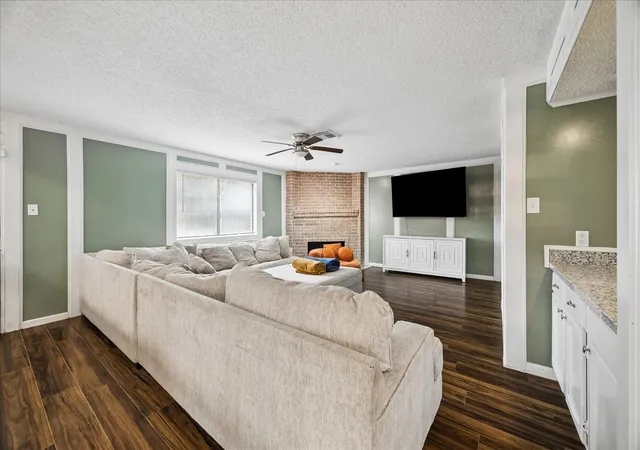 Photo 2 of Single family home for sale at 6619 Log Holw Dr, Houston, TX 77088 | MLS# 40840361 | Listing updated on 2026-09-15