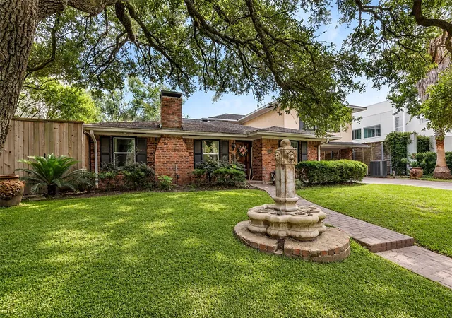 Photo 1 of Single family home for sale at 1503 Banks St, Houston, TX 77006 | MLS# 46406624 | Listing updated on 2026-09-12