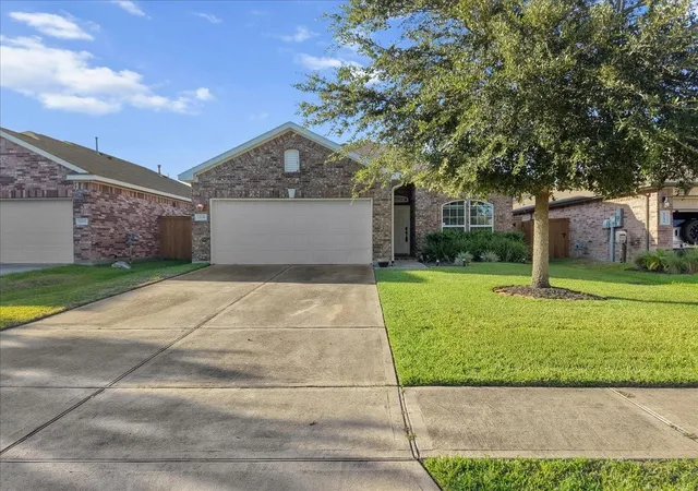 Photo 2 of Single family home for sale at 12638 Pirate Bnd Dr, La Marque, TX 77568 | MLS# 16435648 | Listing updated on 2026-09-22
