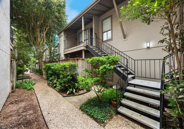 Photo 1 of Condo for sale at 5711 Sugar Hl Dr #32, Houston, TX 77057 | MLS# 84623993 | Listing updated on 2026-09-07