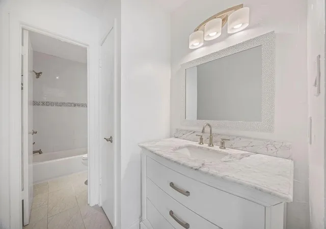 Photo 2 of Condo for sale at 5711 Sugar Hl Dr #32, Houston, TX 77057 | MLS# 84623993 | Listing updated on 2026-09-07
