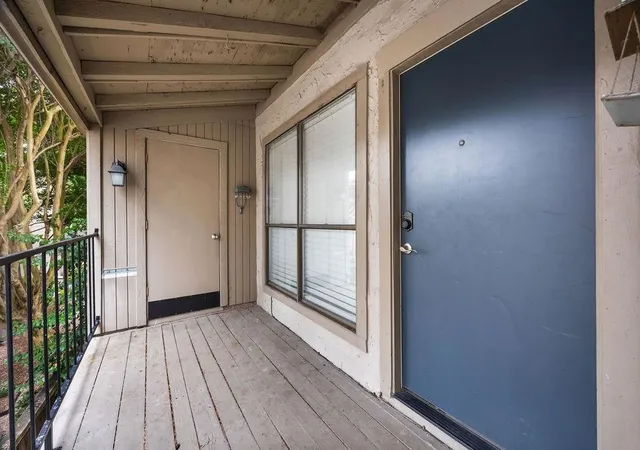 Photo 3 of Condo for sale at 5711 Sugar Hl Dr #32, Houston, TX 77057 | MLS# 84623993 | Listing updated on 2026-09-07